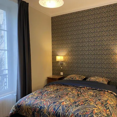 Equipe Avec Balcon Au Coeur De - Proche Thermes Et Commerces - Fr-1-489-362 * Vichy